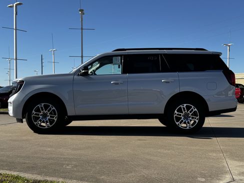 New 2025 Ford Expedition Active image 8