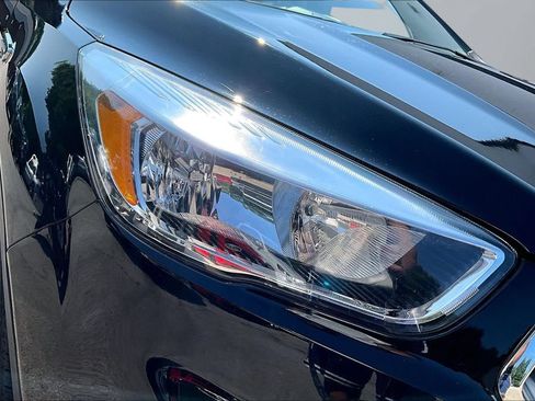 Used 2018 Ford Escape SE w/ Ford Safe & Smart Package AWD/4WD image 27