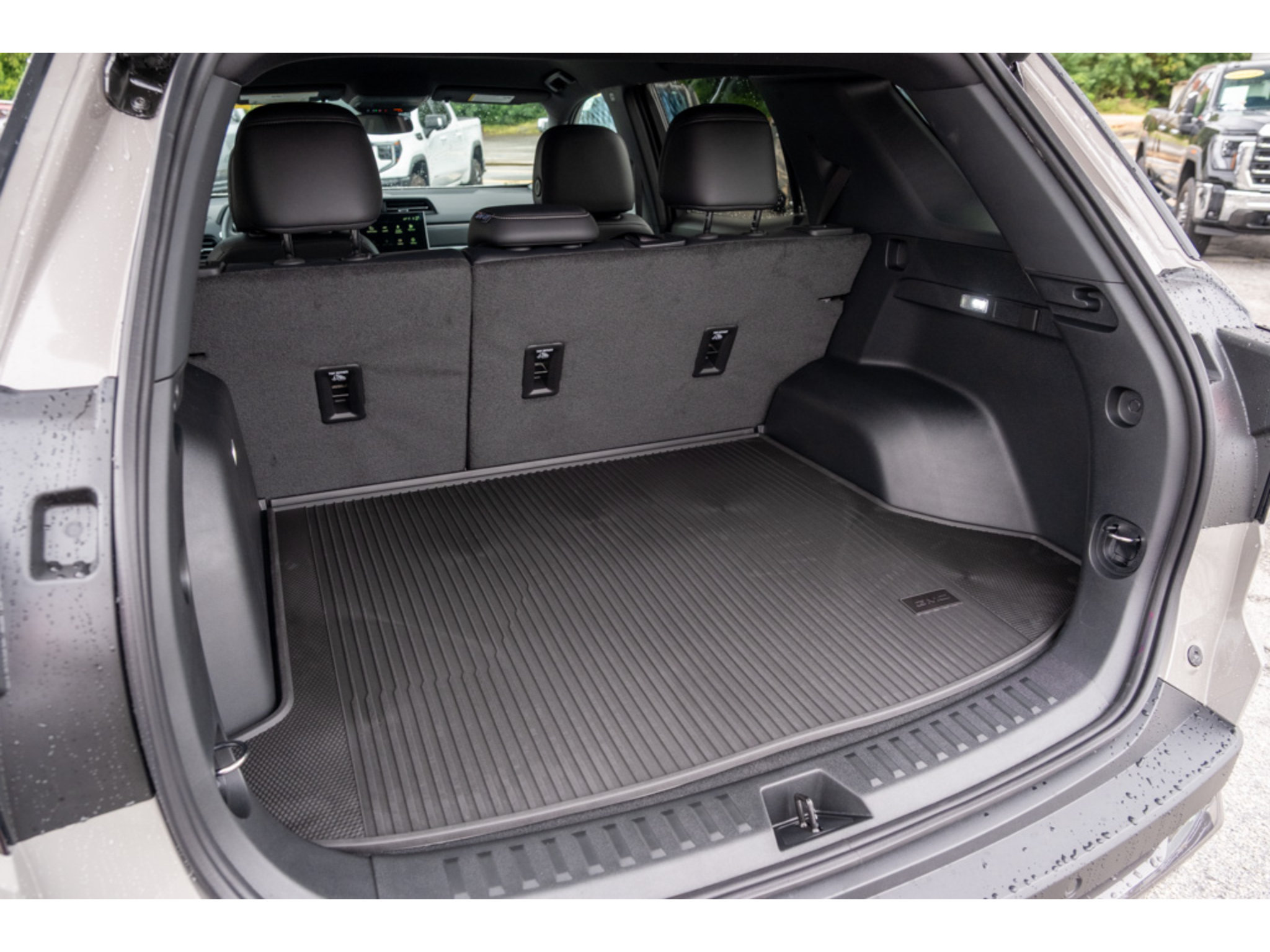 New 2027 GMC Terrain Elevation w/ Elevation Premium Package FWD image 32