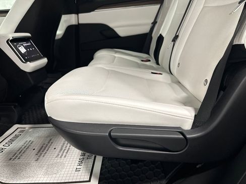Used 2022 Tesla Model X AWD/4WD image 38