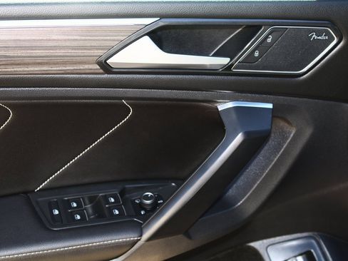 Used 2023 Volkswagen Tiguan SEL R-Line image 13