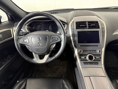 Used 2020 Lincoln MKZ image 3