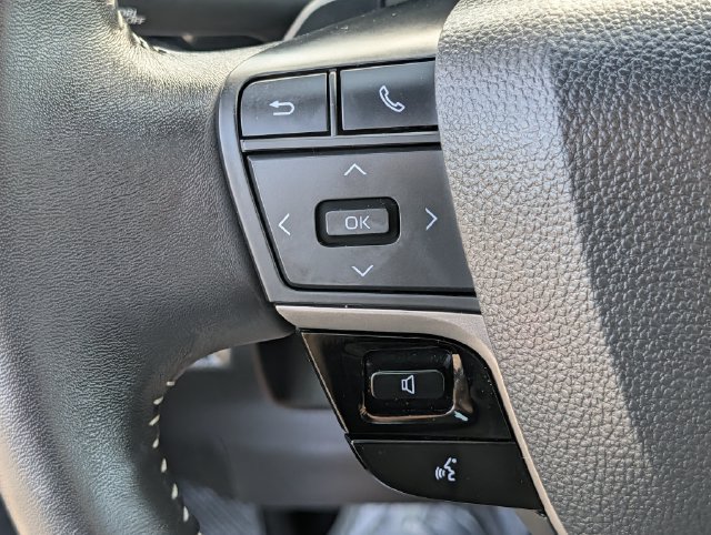 Used 2025 Toyota Camry SE w/ Convenience Package FWD image 20