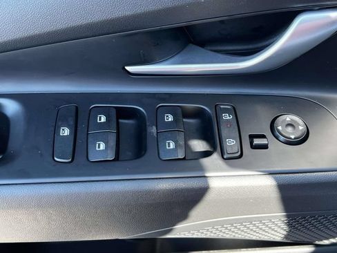 Certified 2024 Hyundai Elantra SEL FWD image 18