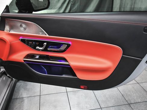 Used 2022 Mercedes-Benz SL 63 AMG 4MATIC w/ Driver Assistance Package image 16