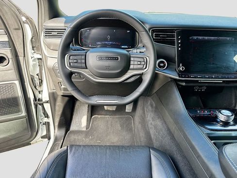 Used 2024 Jeep Wagoneer L Series II image 22