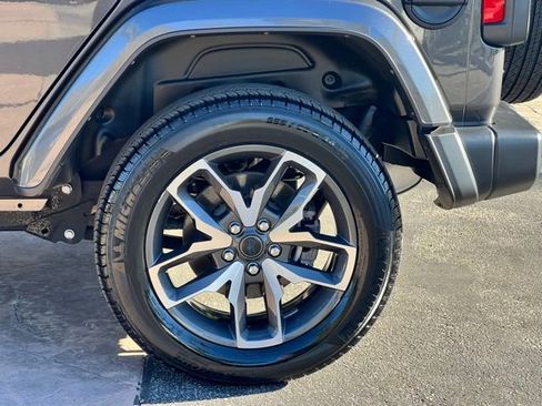 Used 2024 Jeep Wrangler Unlimited image 19