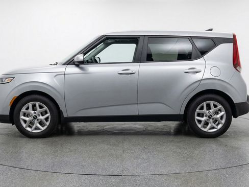 Used 2025 Kia Soul LX w/ LX Technology Package FWD image 5