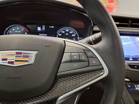 Certified 2025 Cadillac XT5 Sportv AWD/4WD image 29