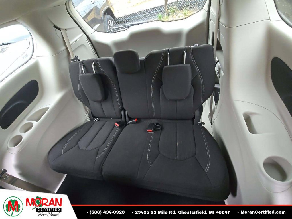 Used 2023 Chrysler Voyager LX FWD image 9