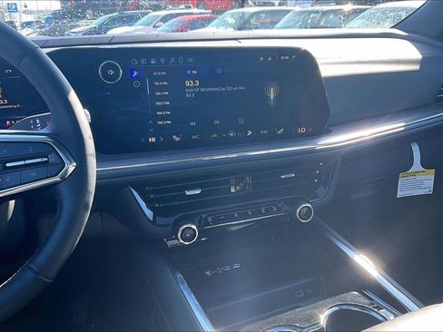 Used 2025 Chevrolet Suburban LT image 6