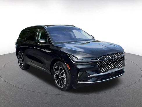 Used 2024 Lincoln Nautilus Reserve image 3