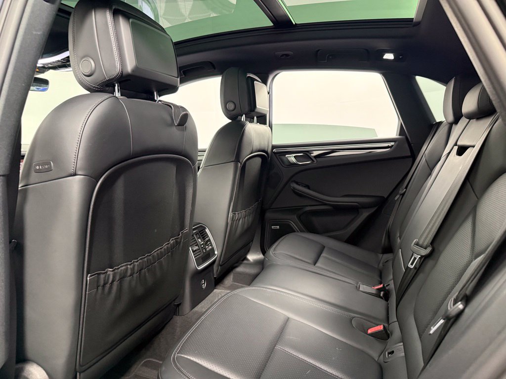 Certified 2021 Porsche Macan AWD/4WD image 40