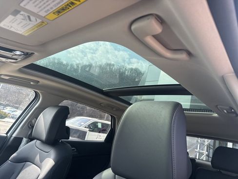 Used 2024 Kia Sportage EX w/ EX Premium Package image 18