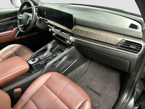 Used 2023 Kia Telluride EX w/ EX Captain's Chair Package image 32