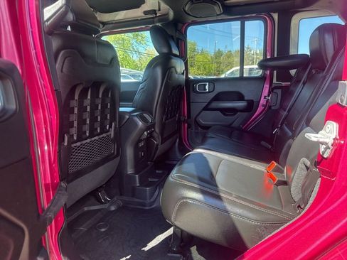 Used 2022 Jeep Wrangler Unlimited Rubicon w/ Dual Top Group AWD/4WD image 23