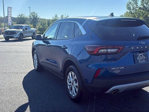 Used 2023 Ford Escape Active AWD/4WD image 9