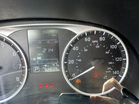 Used 2021 Nissan Kicks S FWD image 11