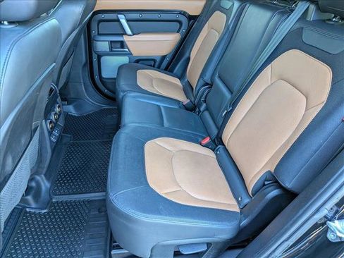 Used 2023 Land Rover Defender 130 X-Dynamic SE image 20