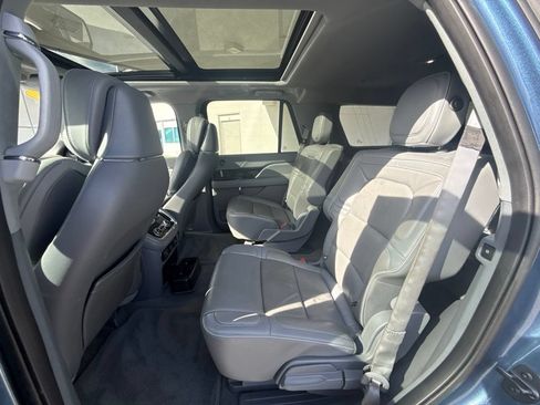 Used 2019 Lincoln Navigator Select w/ Technology Package AWD/4WD image 46