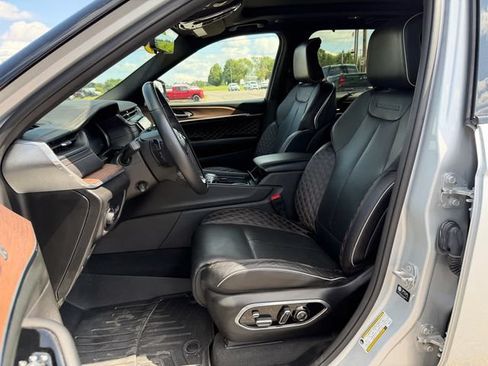 Used 2023 Jeep Grand Cherokee Summit w/ Adv Protech Group IV AWD/4WD image 9