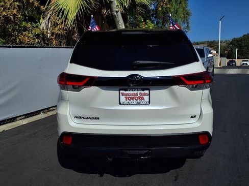 Certified 2019 Toyota Highlander SE w/ Nightshade Edition image 7
