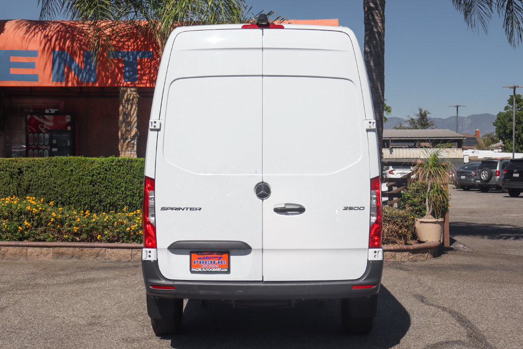 Used 2025 Mercedes-Benz Sprinter 2500 image 34