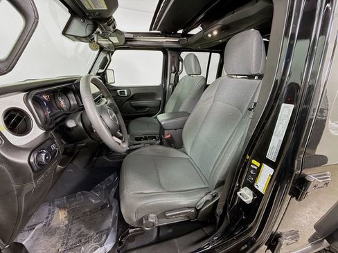 Used 2024 Jeep Wrangler Willys image 19