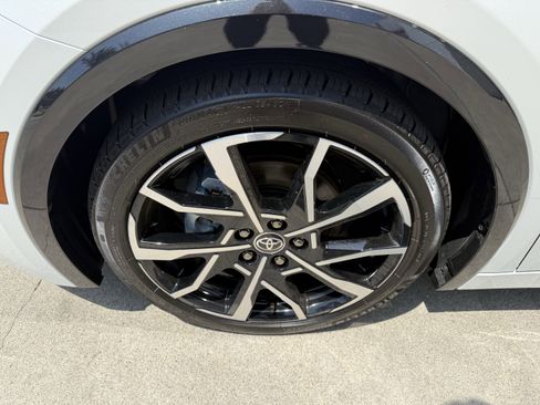 Certified 2025 Toyota Prius Plug-In Hybrid image 32