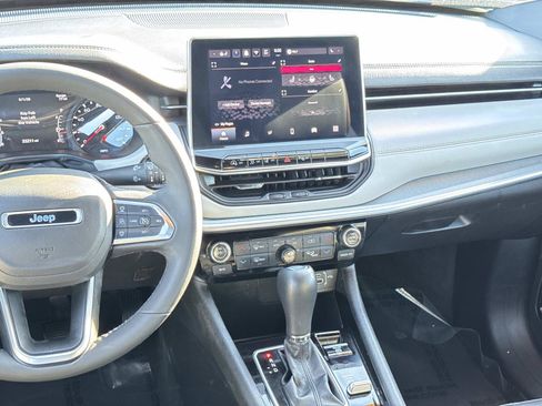 Used 2025 Jeep Compass Limited AWD/4WD image 3
