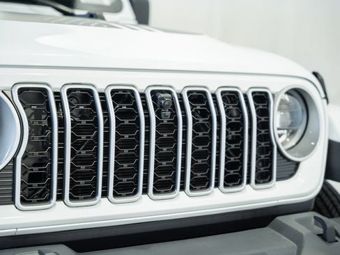 New 2026 Jeep Wrangler Unlimited Sahara AWD/4WD image 10