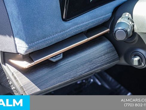 Used 2023 Nissan Ariya image 37