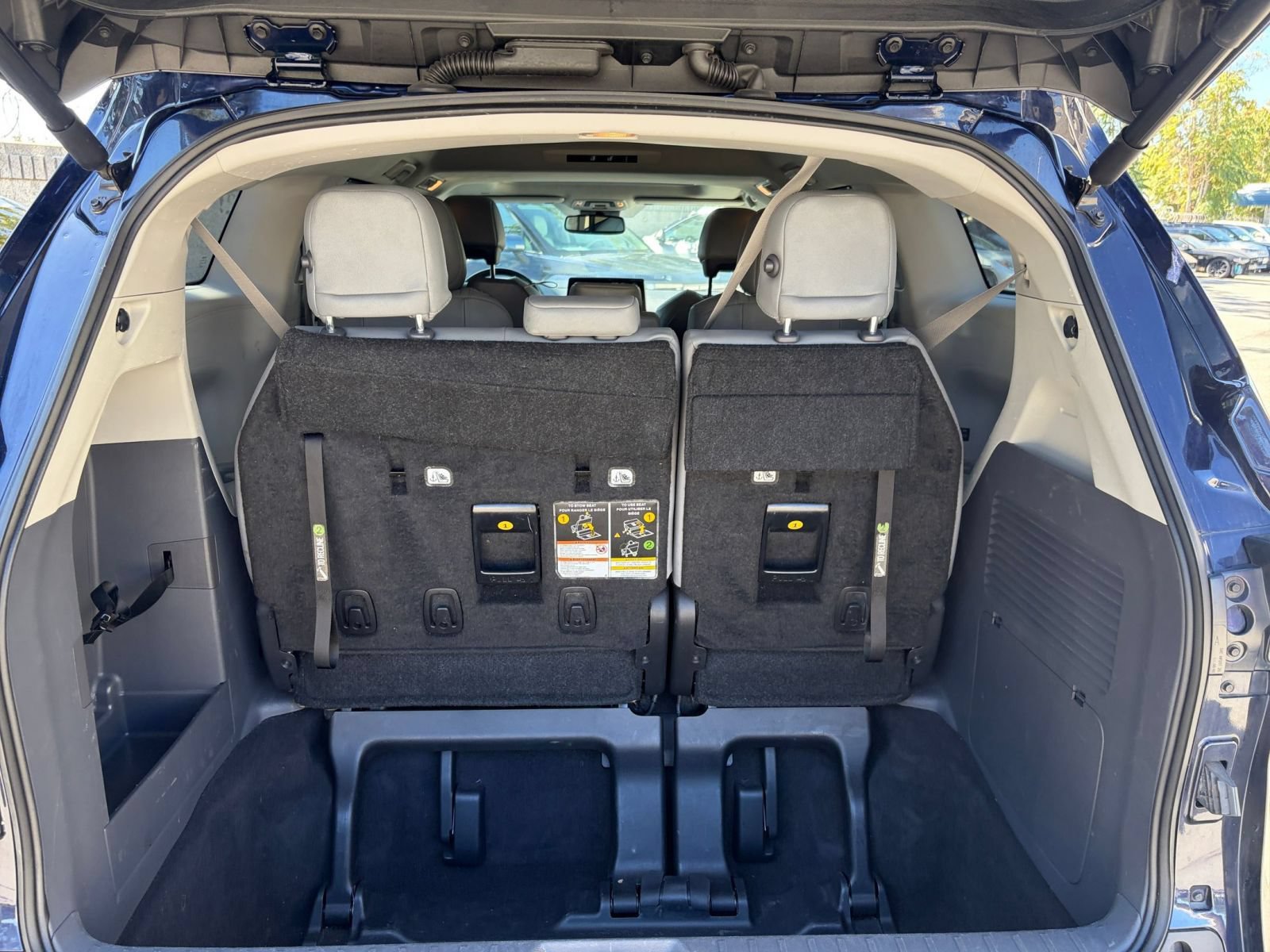 Used 2024 Toyota Sienna XLE FWD image 33
