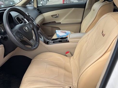 Used 2013 Toyota Venza LE w/ LE Preferred Pkg image 2