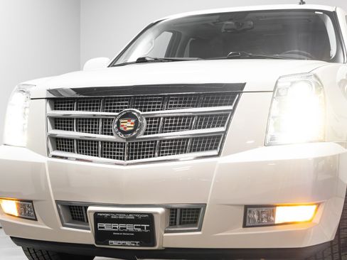 Used 2014 Cadillac Escalade Platinum image 72