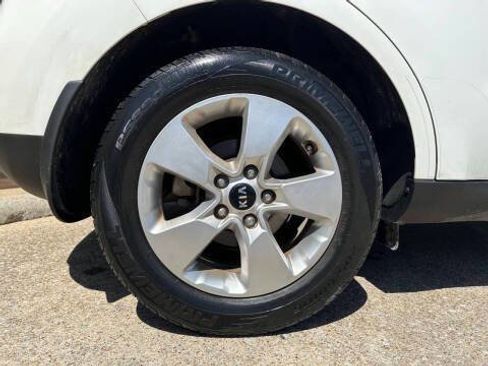 Used 2019 Kia Soul FWD image 25