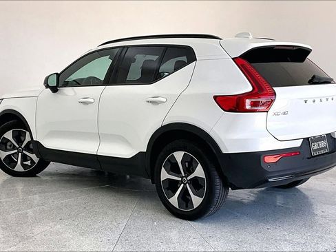 Certified 2025 Volvo XC40 B5 Plus image 17
