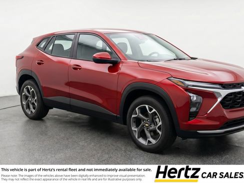 Used 2025 Chevrolet Trax LT FWD image 1