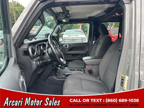 Used 2023 Jeep Gladiator Overland w/ Cold Weather Group AWD/4WD image 10