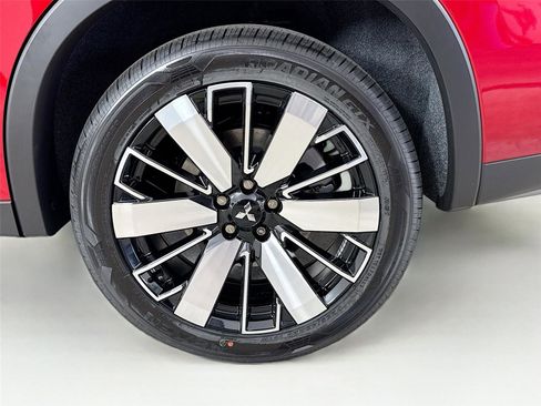 New 2025 Mitsubishi Outlander SE image 31