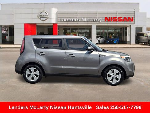 Used 2016 Kia Soul FWD image 2