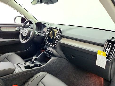 New 2025 Volvo XC40 B5 Core w/ Climate Package image 17