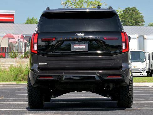 Used 2025 Ford Expedition Tremor AWD/4WD image 9
