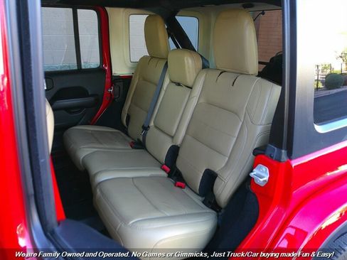 Used 2019 Jeep Wrangler Unlimited Sahara image 23