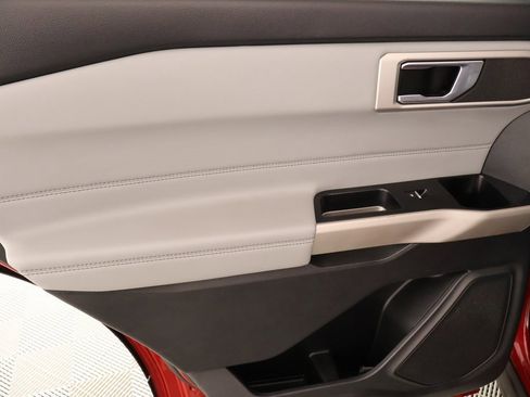 Used 2022 Ford Explorer XLT w/ Equipment Group 202A image 18