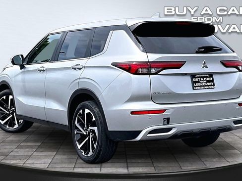 Used 2023 Mitsubishi Outlander SE AWD/4WD image 2