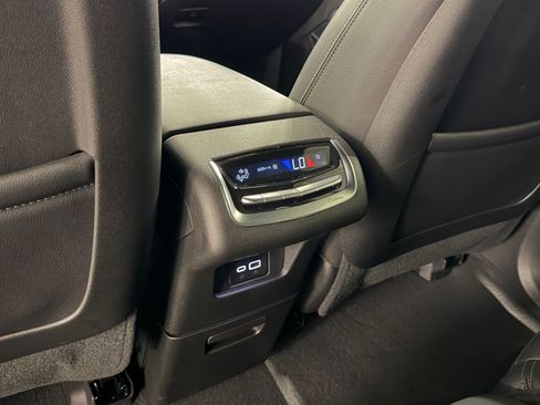 Certified 2025 Cadillac XT6 Luxury FWD image 44