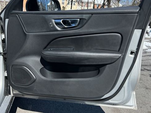 Used 2024 Volvo S60 B5 Core image 9