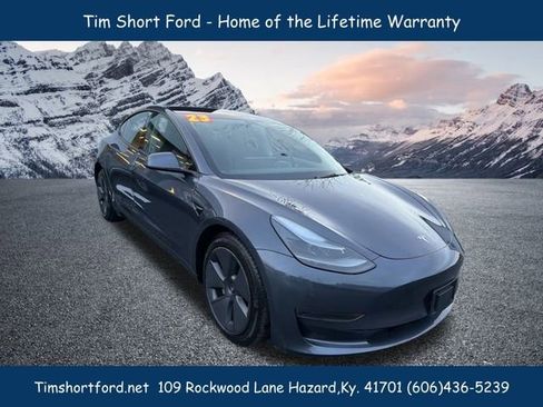 Used 2023 Tesla Model 3 Standard Range image 3