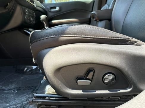 Used 2020 Jeep Compass Limited AWD/4WD image 28